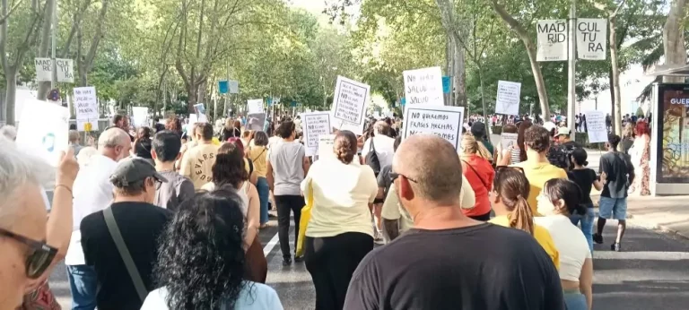 Lee más sobre el artículo MADRID SE MANIFIESTA CONTRA EL SUICIDIO