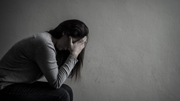 Lee más sobre el artículo LOS SUICIDIOS DESCIENDEN EN ESPAÑA POR TERCER AÑO CONSECUTIVO
